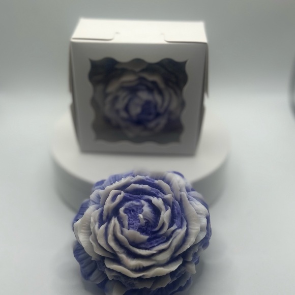 Peony Flower candle - Picture 3 of 3